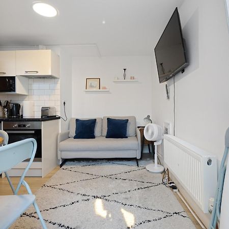 Modern Flat & Balcony In Historic West Kensington Daire Londra Dış mekan fotoğraf